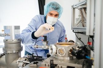英飞凌与eleqtron携手打造三代离子阱量子处理器